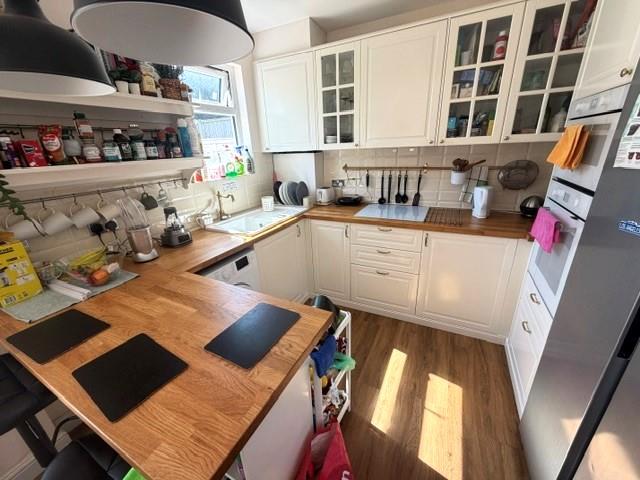 3 bed property in Fernside Avenue, Mill Hill